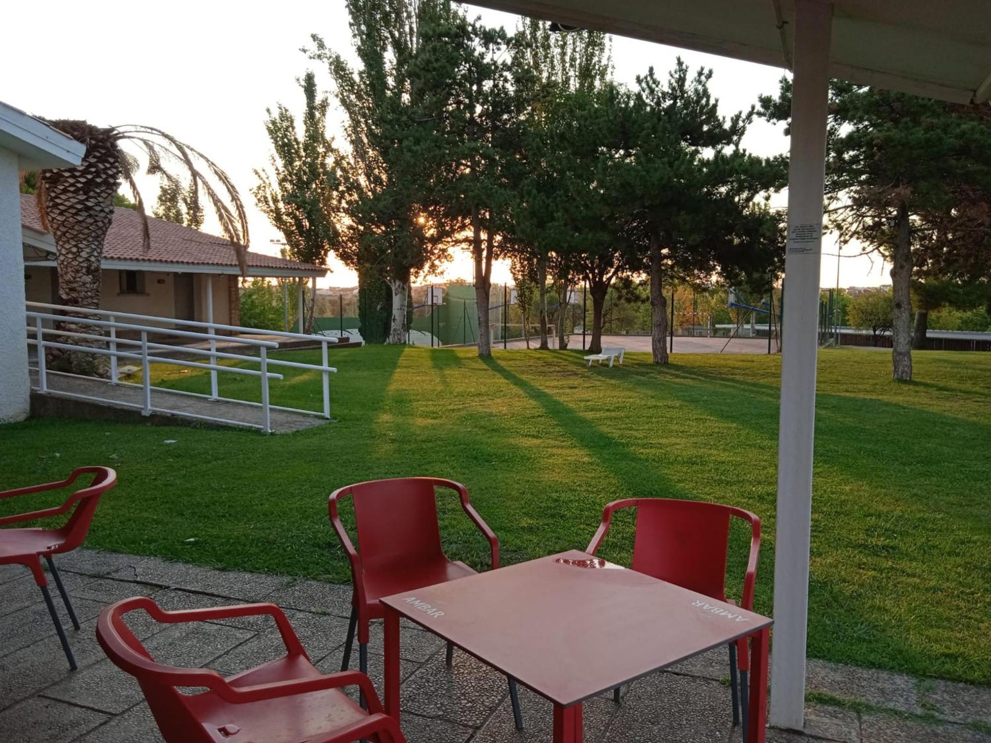 Albergue Zaragoza Camping Exterior photo