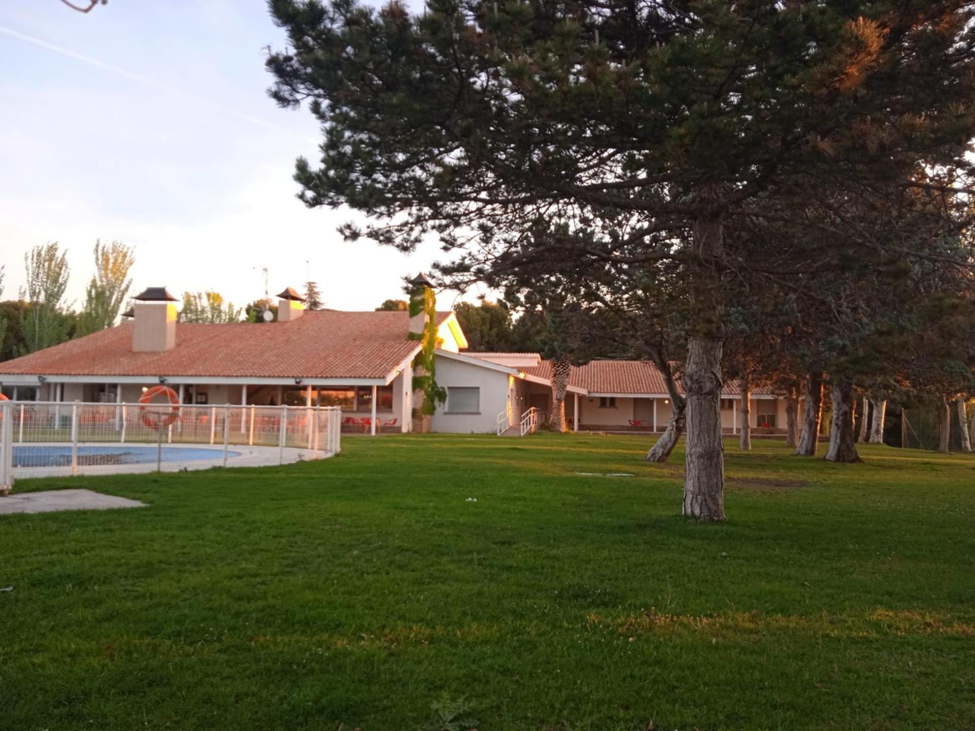 Albergue Zaragoza Camping Exterior photo