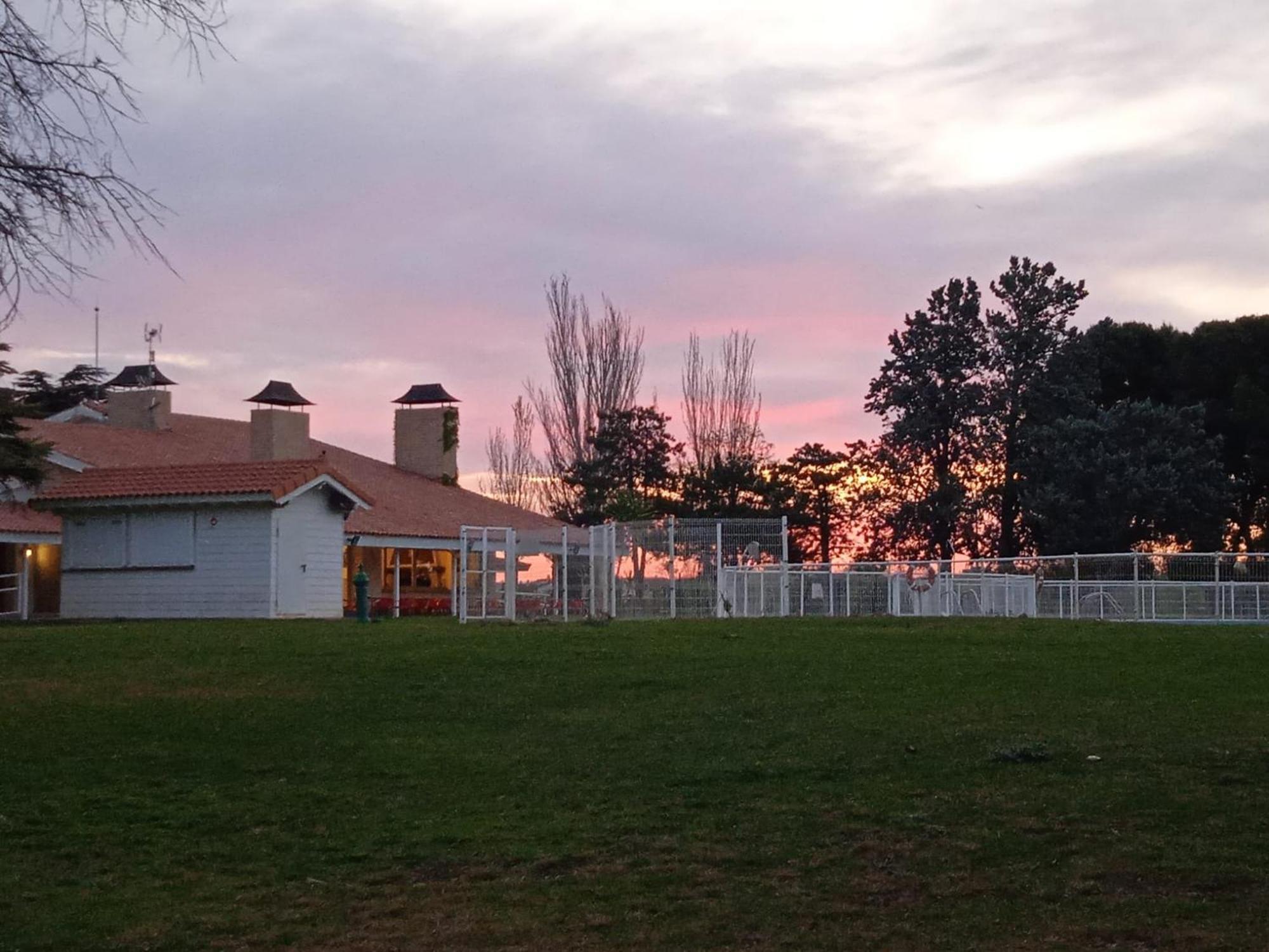 Albergue Zaragoza Camping Exterior photo