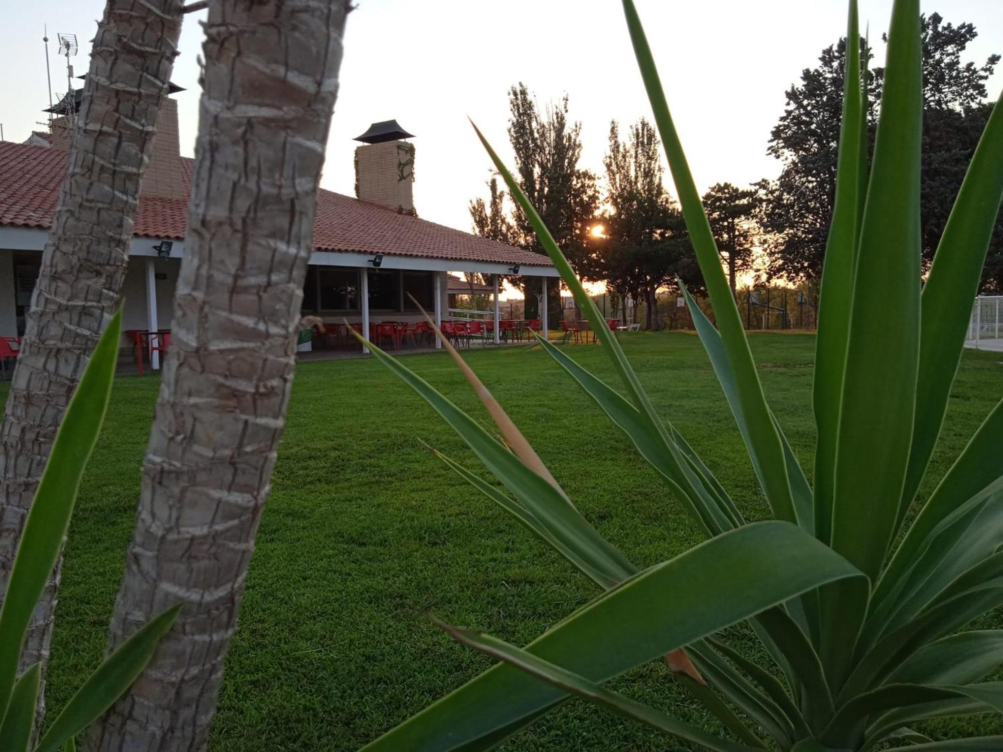 Albergue Zaragoza Camping Exterior photo